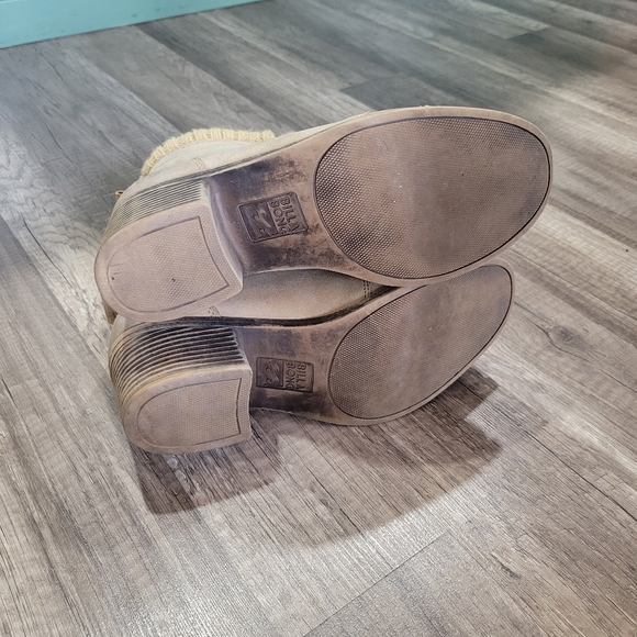 Billabong Outer Limits Tan Booties - Picture 7 of 10